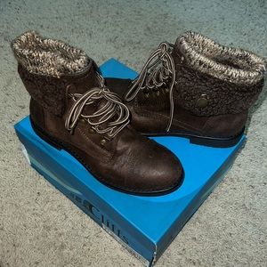 Cliffs Women’s Combat Boots